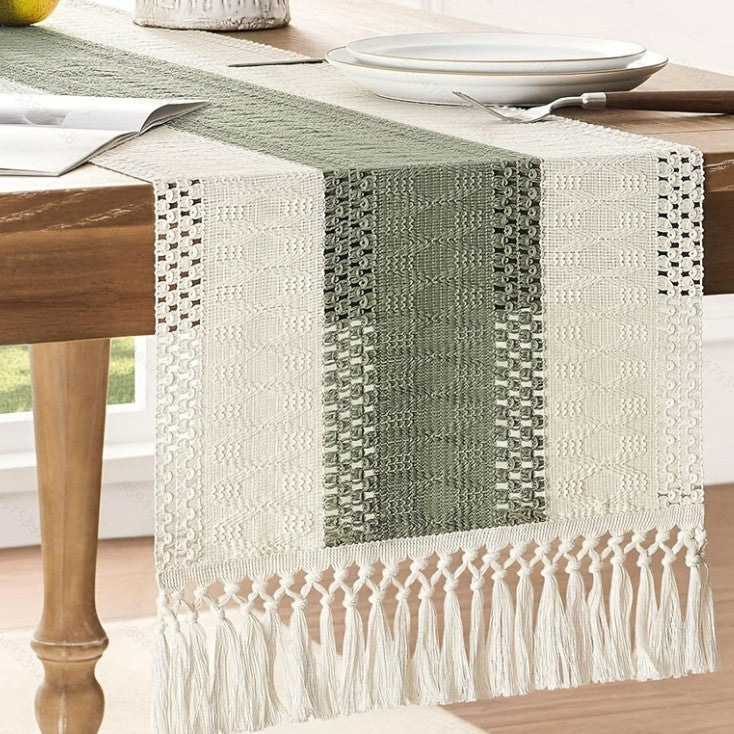 Boho bordsduk – heminredning med tofsar