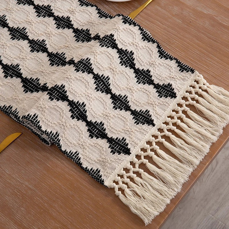 Boho bordsduk – heminredning med tofsar