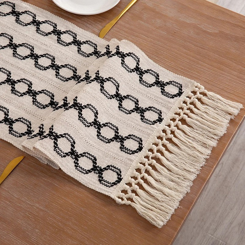 Boho bordsduk – heminredning med tofsar