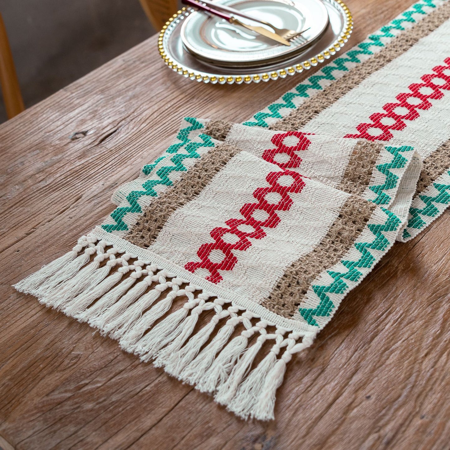 Boho bordsduk – heminredning med tofsar
