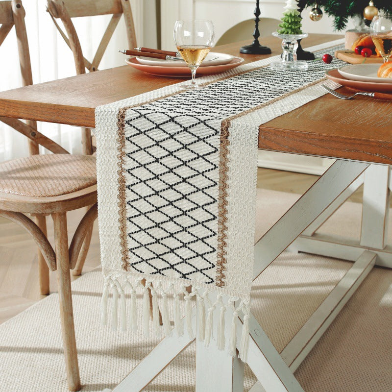 Boho bordsduk – heminredning med tofsar