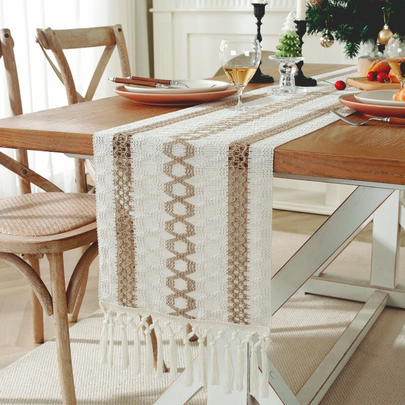Boho bordsduk – heminredning med tofsar