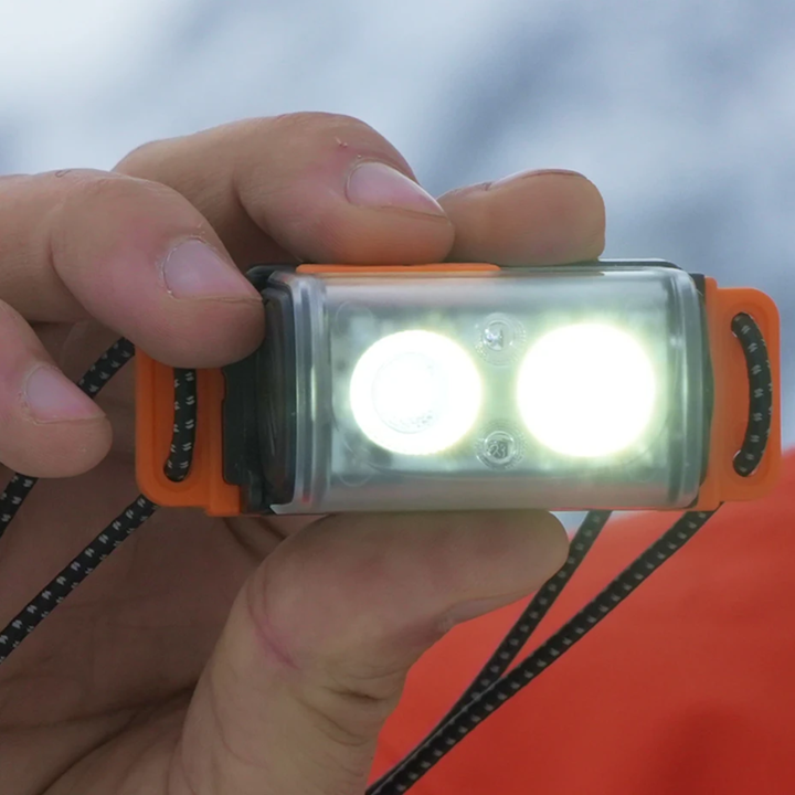 Lätt pannlampa för vandring