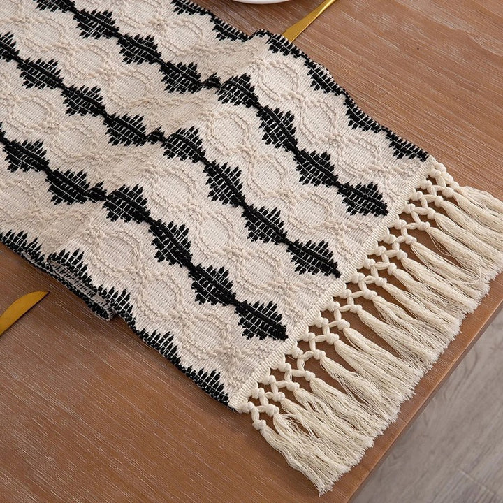 Boho bordsduk – heminredning med tofsar