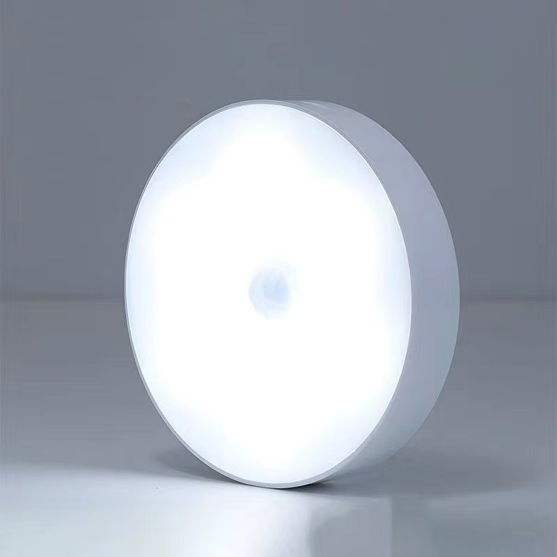LjusKlok – Smart, Diskret och Pålitlig Lampa