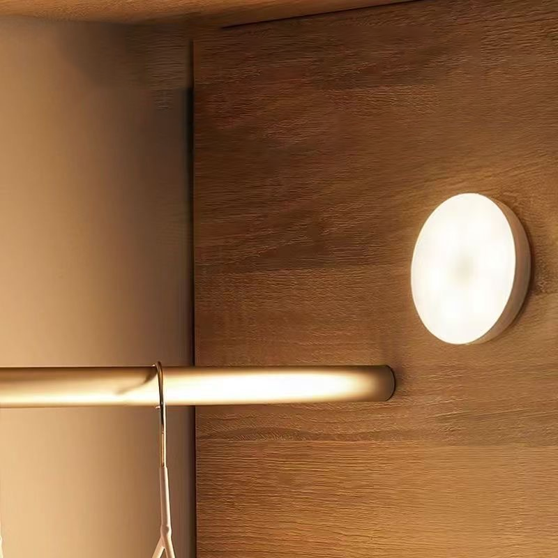 LjusKlok – Smart, Diskret och Pålitlig Lampa