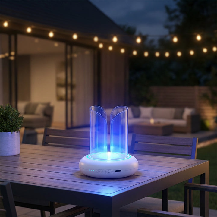 UV LED-myggelamp på uteplatsen – blå UV-belysning i kvällsmiljö