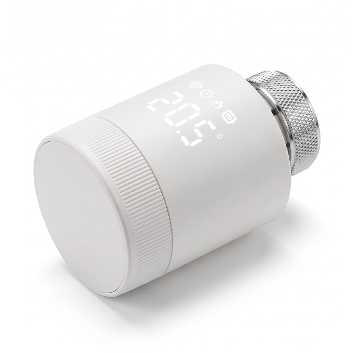 Vit smart radiatortermostat med LED-display och krombeslag