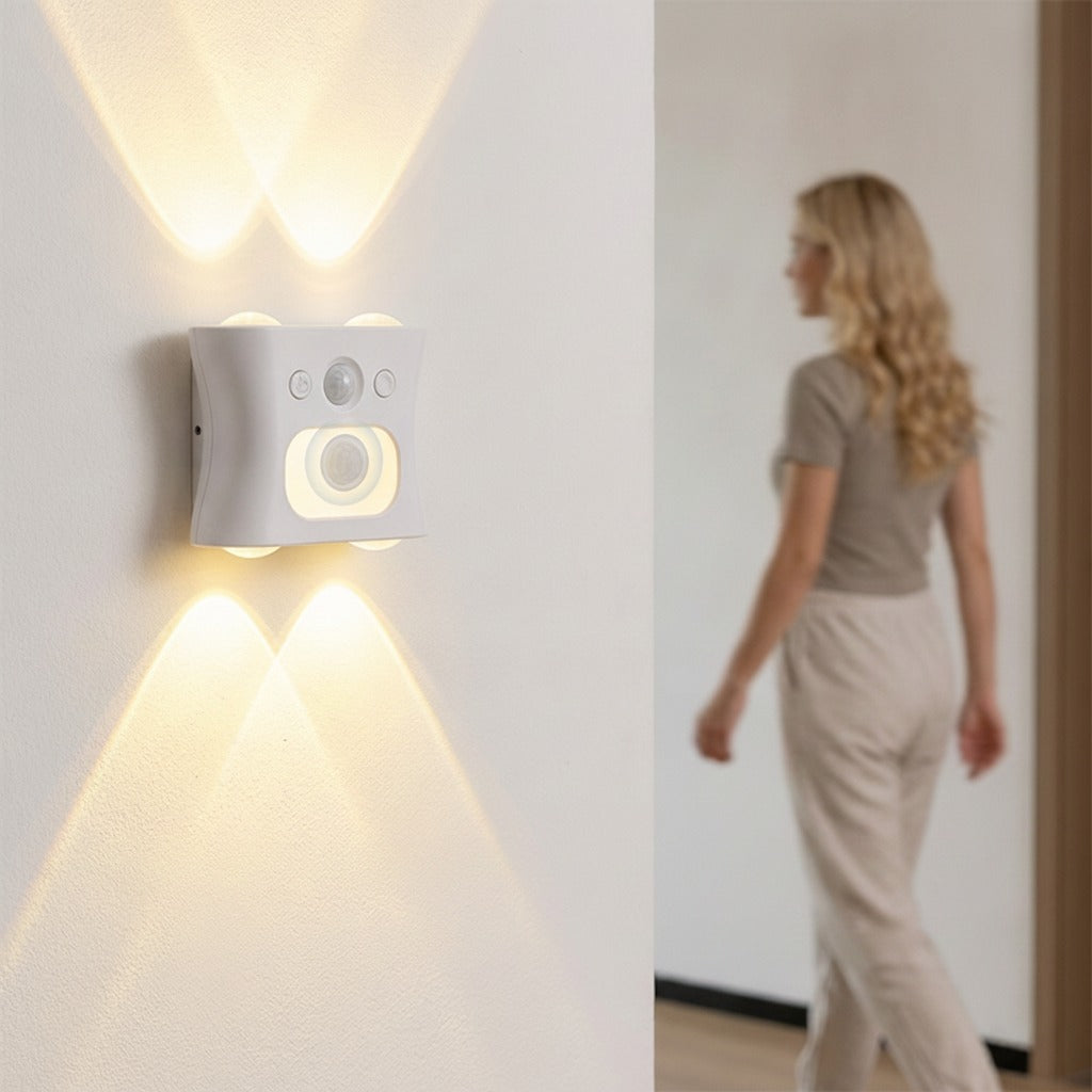 Vägglampa monterad i hall — automatisk belysning