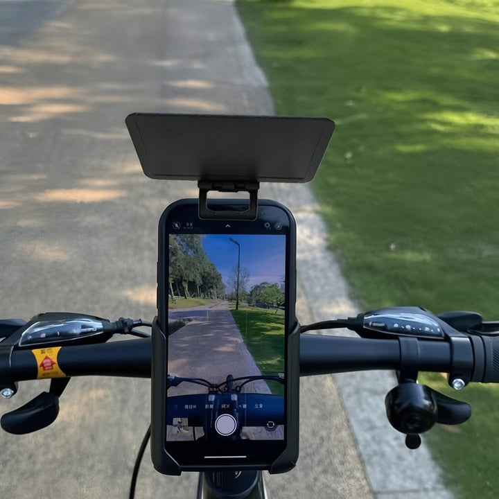 Solskyddsskärm monterad på cykelns telefonstyrfäste
