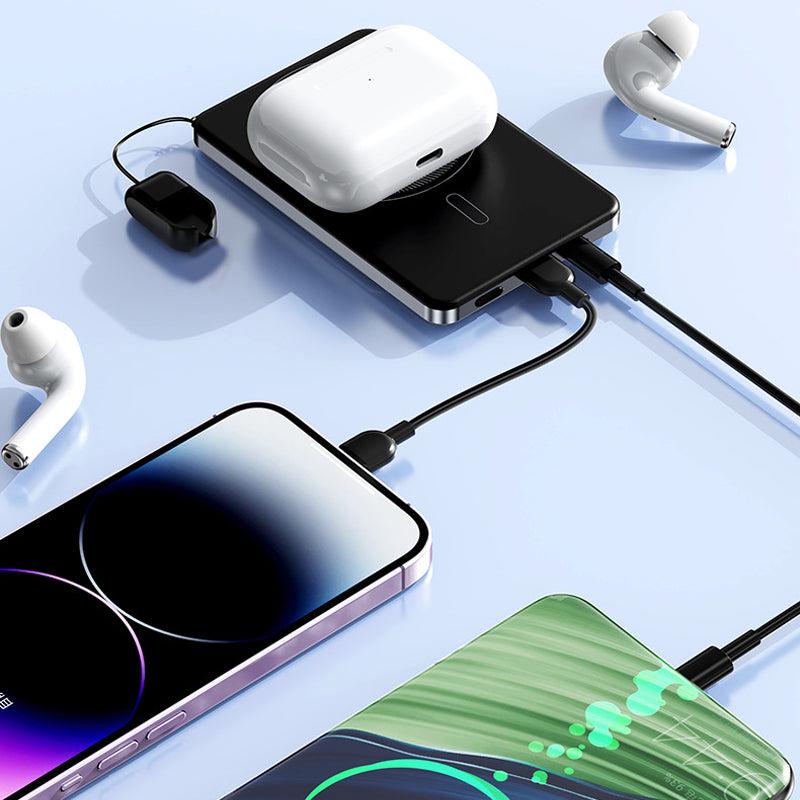 Magnetisk powerbank laddar flera enheter
