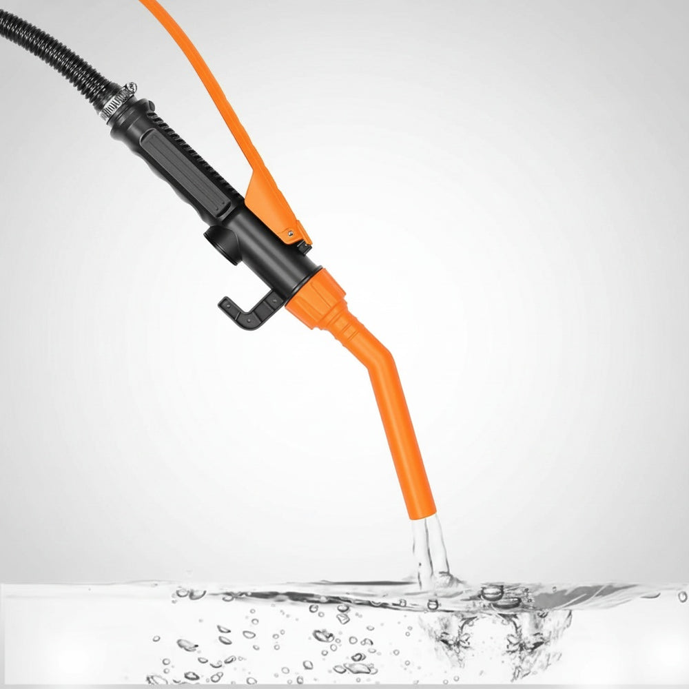 Elektrisk sugpump pumpar vätska med orange pistolmunstycke