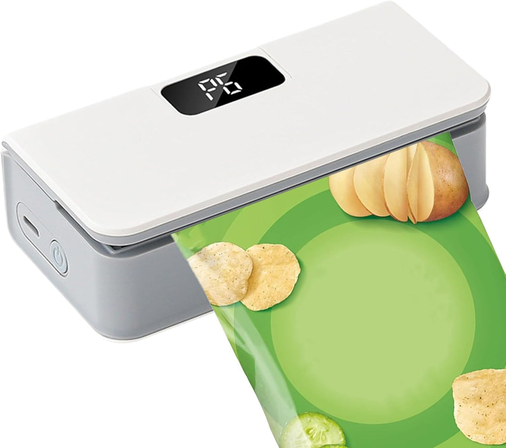 Mini påsförslutare på vit bakgrund med chips-påse