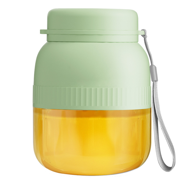 Bärbar smoothiemixer med enkelt lock på vit bakgrund