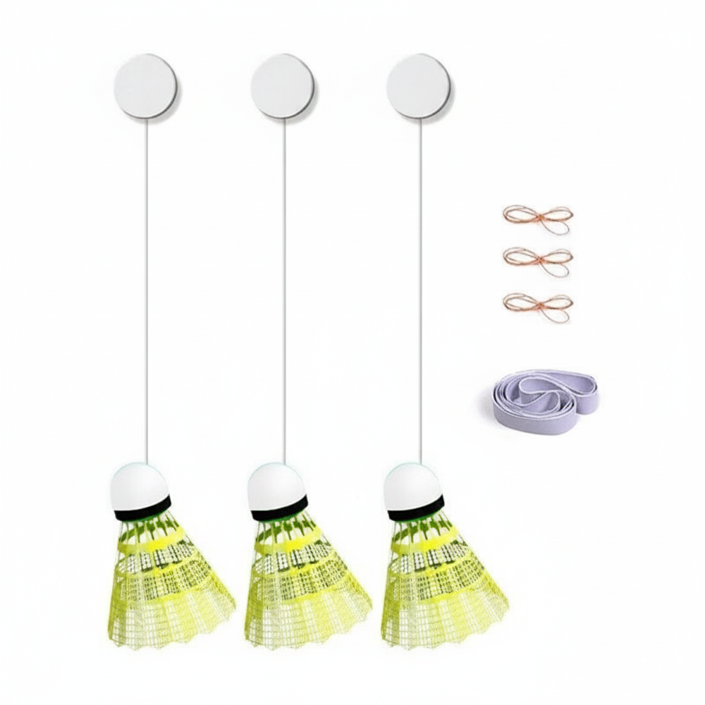 Badmintonträare komplett set – sugkoppar, snören och bollar på vit bakgrund