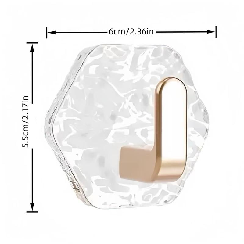 Närbild på krok med måtten 6 gånger 5,5 centimeter