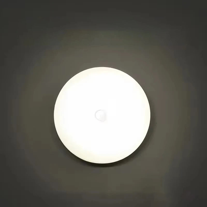 LjusKlok – Smart, Diskret och Pålitlig Lampa